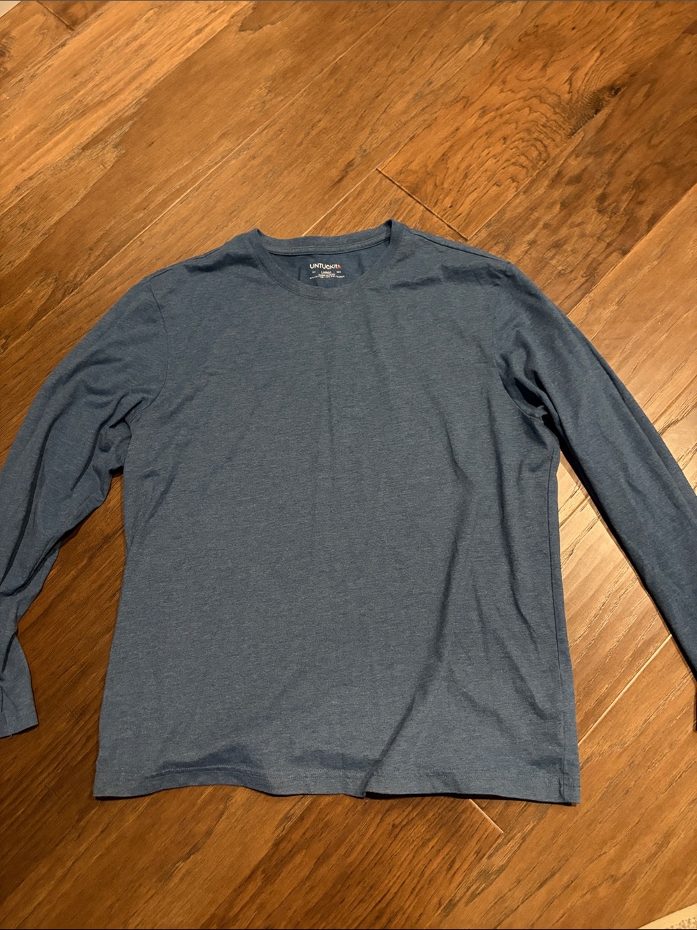 UNTUCKit Men's Long-Sleeve Crew in Heather Blue